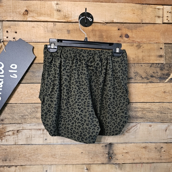 SALE-White Birch Womens Shorts Green Black Leopard Print Elastic Waist Size S - Picture 9 of 11